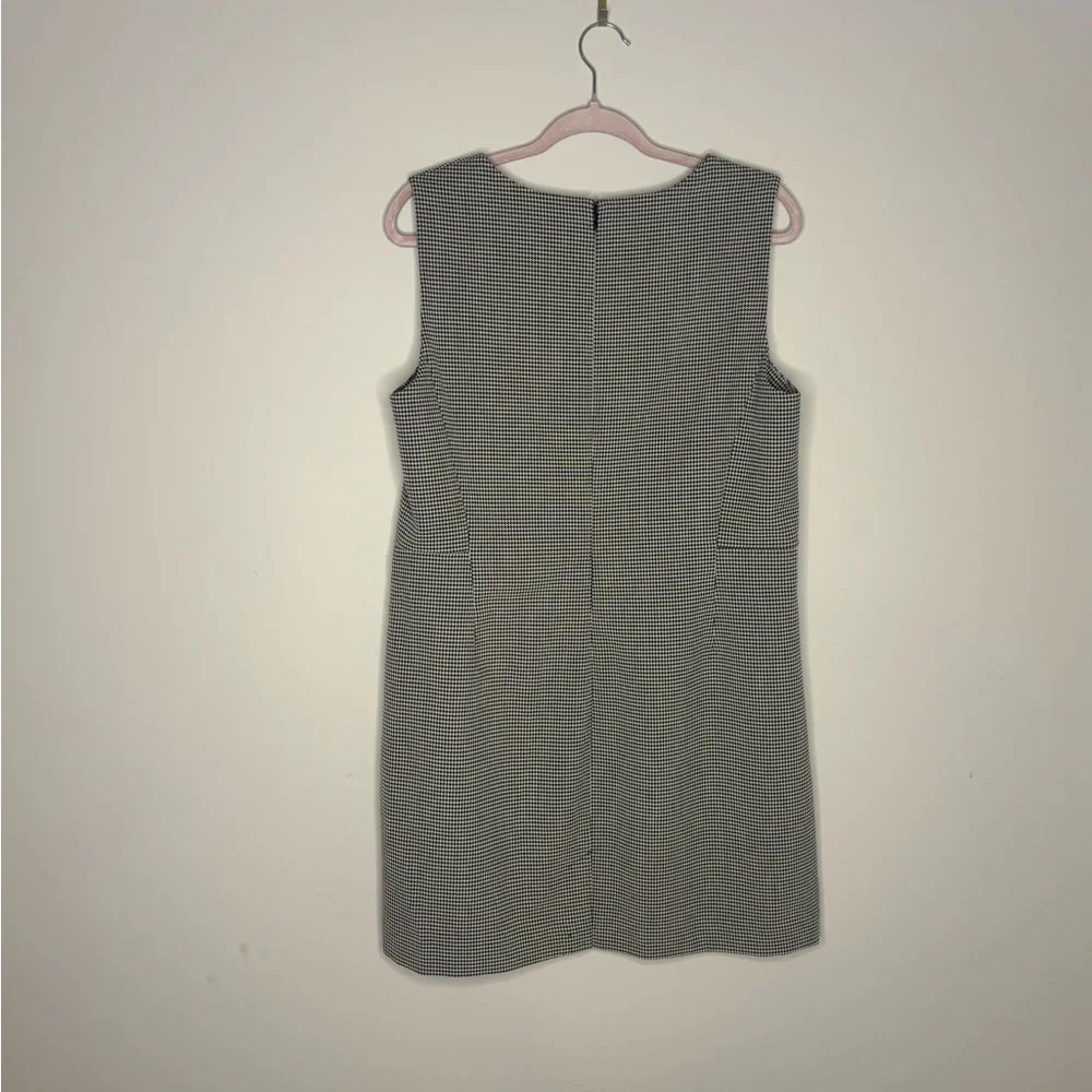 Macy’s ON 34th Sleeveless Black and Cream Houndstooth Mini Shift Dress - Picture 6 of 8